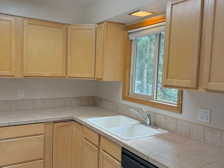 Roxclif Apartments — Photo 47