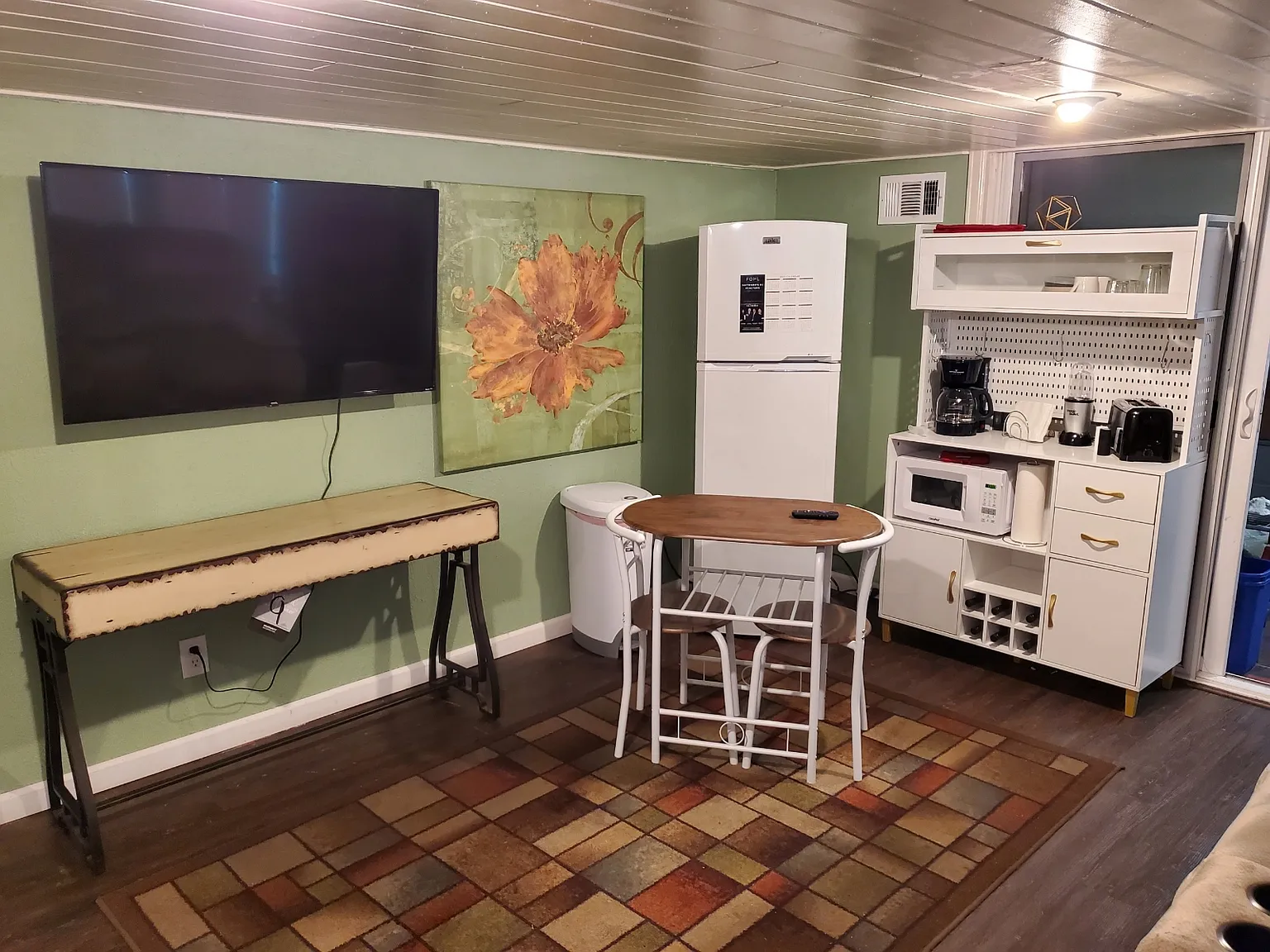 Studio, 1.5 bath, 1700 sqft, $2,000 — Photo 1