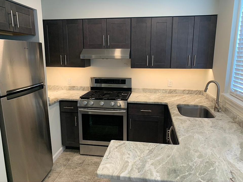 Kitchen features: 
Stainless Steel Refrigerator, Gas Stove, Dishwasher, and Granite Countertops.
Dimmable Under-Cabinet LED Lighting, Recessed Lighting, and High-Quality Vinyl Plank Flooring.