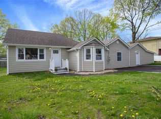 64 Duke St, Deer Park, NY 11729