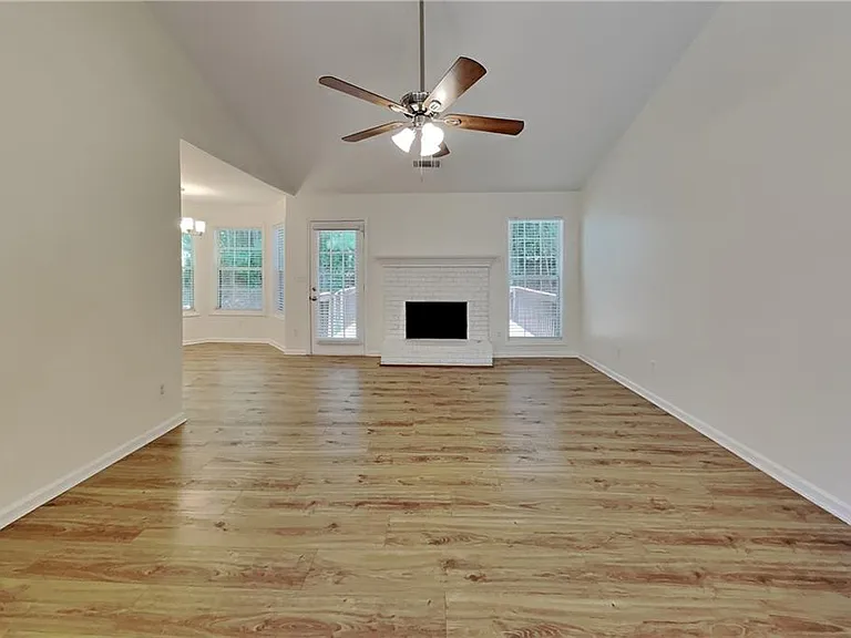 530 Alcovy Springs Dr — Photo 2