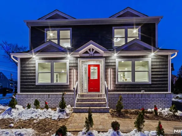 260 Washington Ave, Elmwood Park, NJ 07407