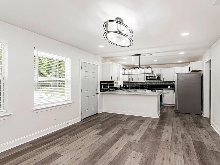5255 Breckenridge Ave — Photo 2