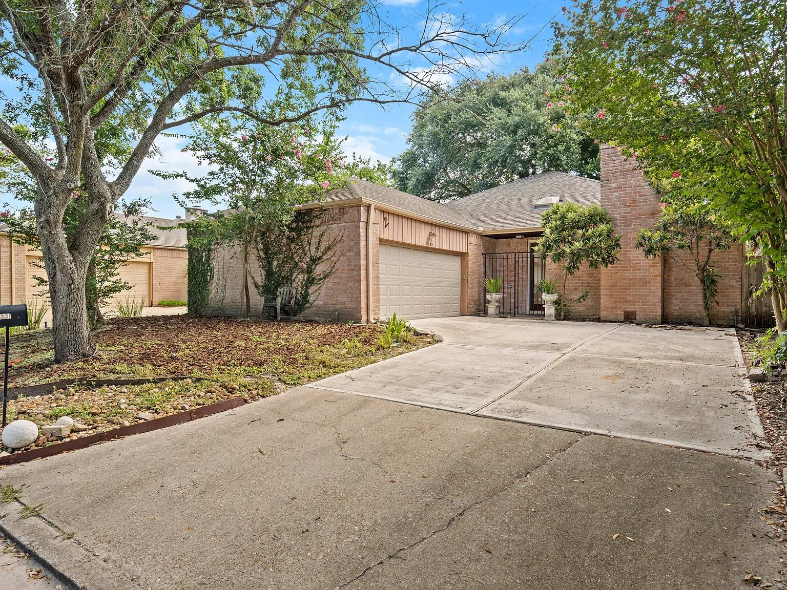 3 bed, 2432 sqft, $2,250 — Photo 1