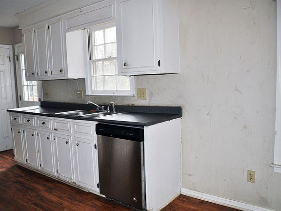 5th image of 279 Woodwinds Dr