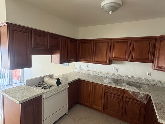 4th image of 13113 Cypress St #15