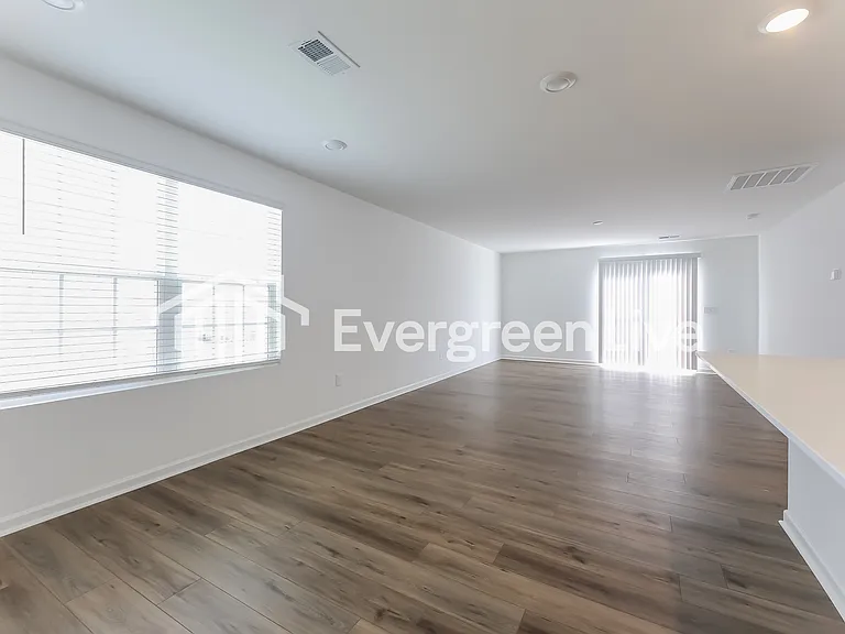 1372 Hugh Mack Ct — Photo 3
