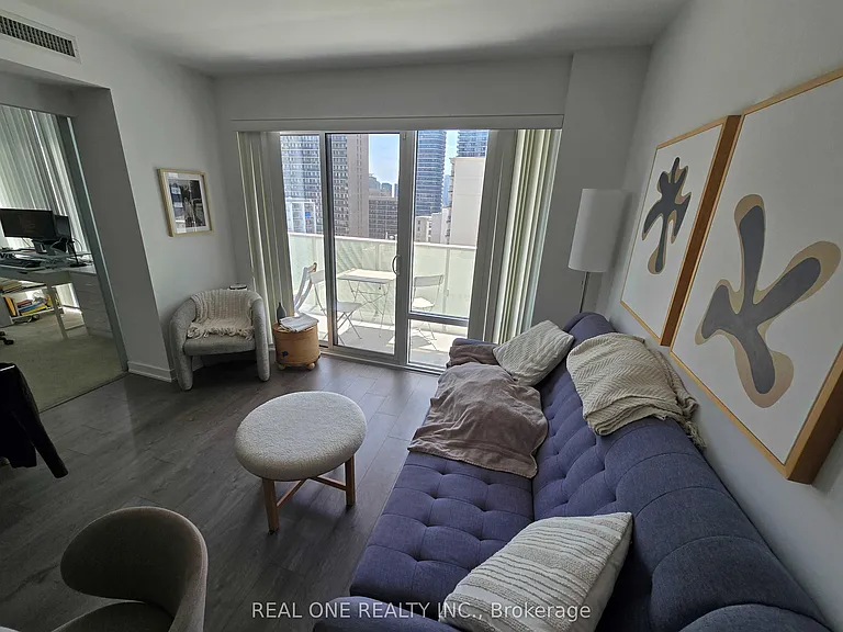 501 Yonge St #1109 — Photo 3