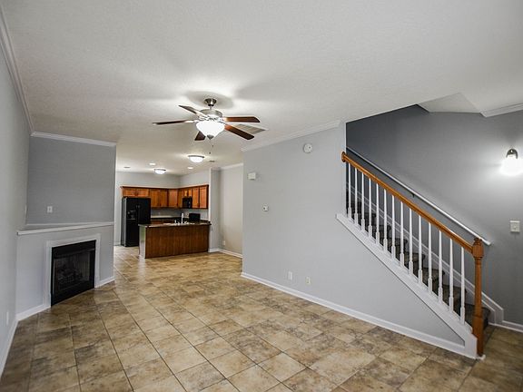 4th image of 121 Alexander Blvd