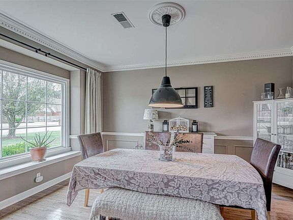 5th image of 9594 Drayton Hall Ln
