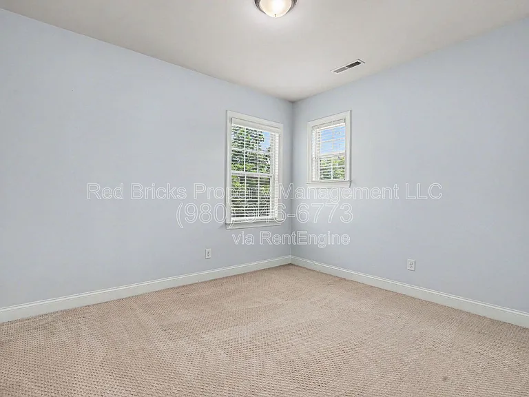 655 Brookhaven Dr — Photo 28