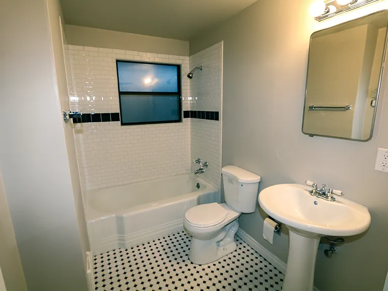 1001 N L St — Photo 5