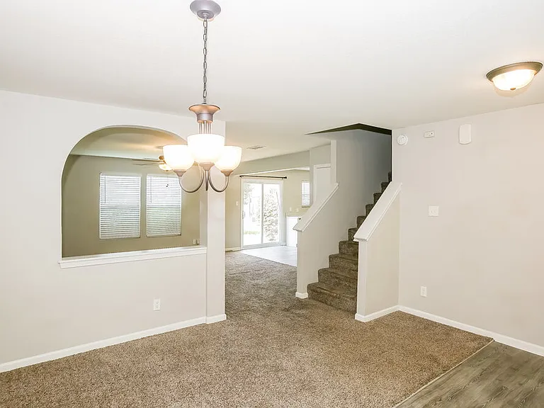 8817 Oak Dr NE — Photo 8