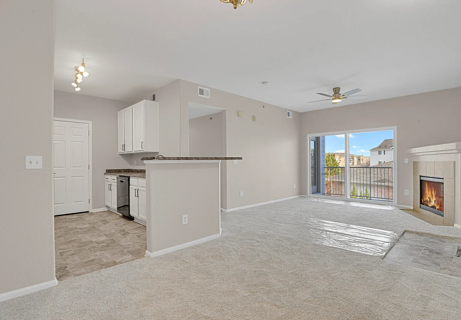 3 bed, 1291 sqft, $2,375 — Photo 4