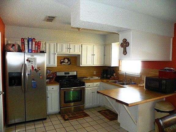 4th image of 512 N Avenue C