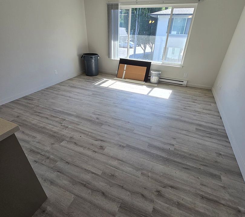 2nd image of 10304 NE Wygant St #112