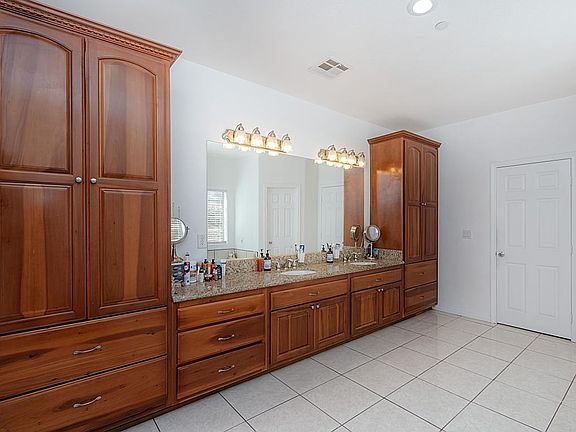 4th image of 1018 Lakeview Dr