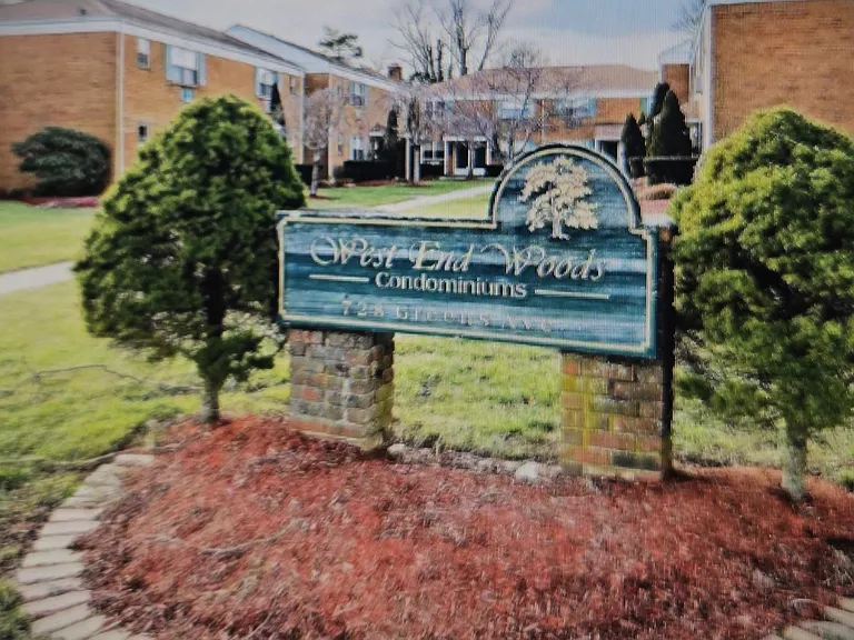 728 Greens Ave #14 — Photo 4