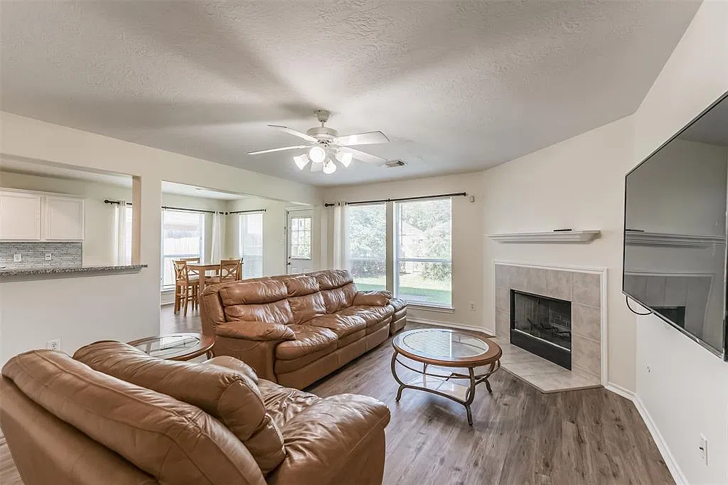 4 bed, 2.5 bath, 2119 sqft, $2,250 — Photo 4