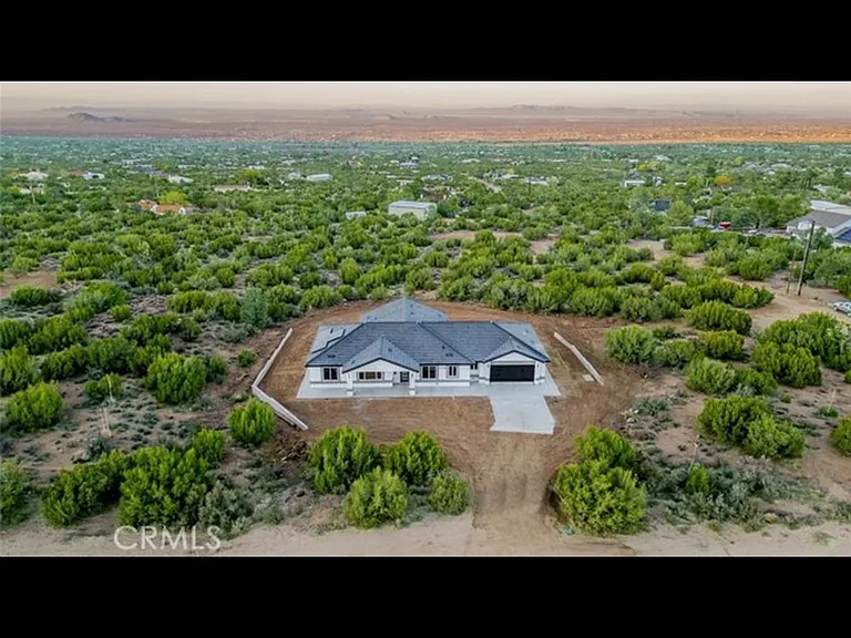 1114 Hollister Rd — Photo 3