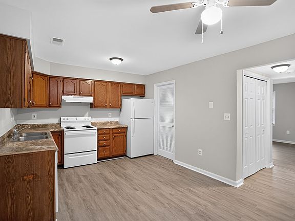 5th image of 150 Farrell Ln