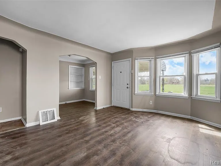 4049 Williams St — Photo 3