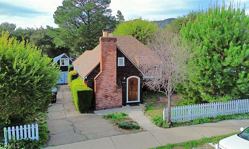 1st image of 2544 Hermosa Ave