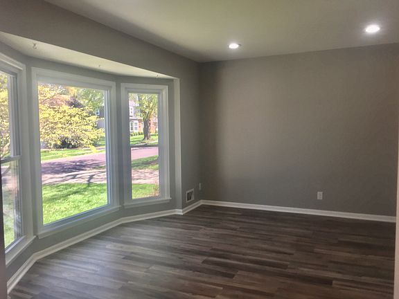 4th image of 9704 Slater Ln