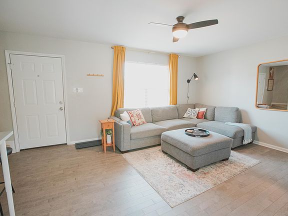 3rd image of 708 Aladdin Cir