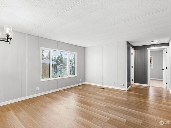 4th image of 25405 37th Avenue E