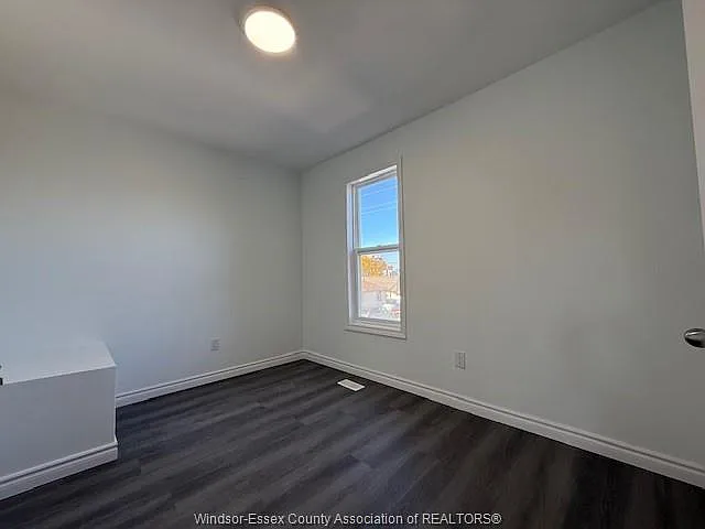 941 Cataraqui St — Photo 24