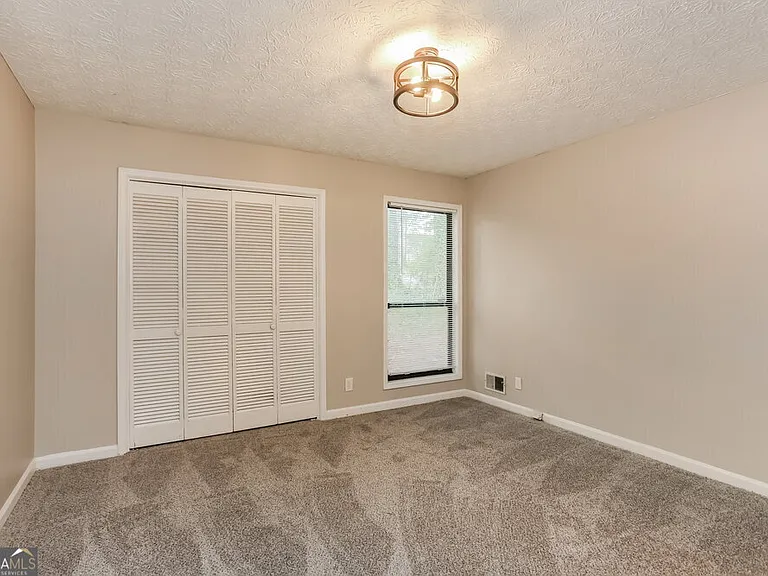 1535 Springwood Dr SE #B — Photo 11