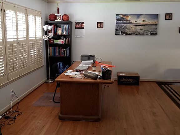 3rd image of 309 Circle Dr