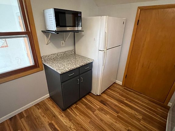 4th image of 2424 5th St NE