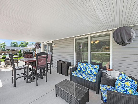 3rd image of 11525 Circle Dr