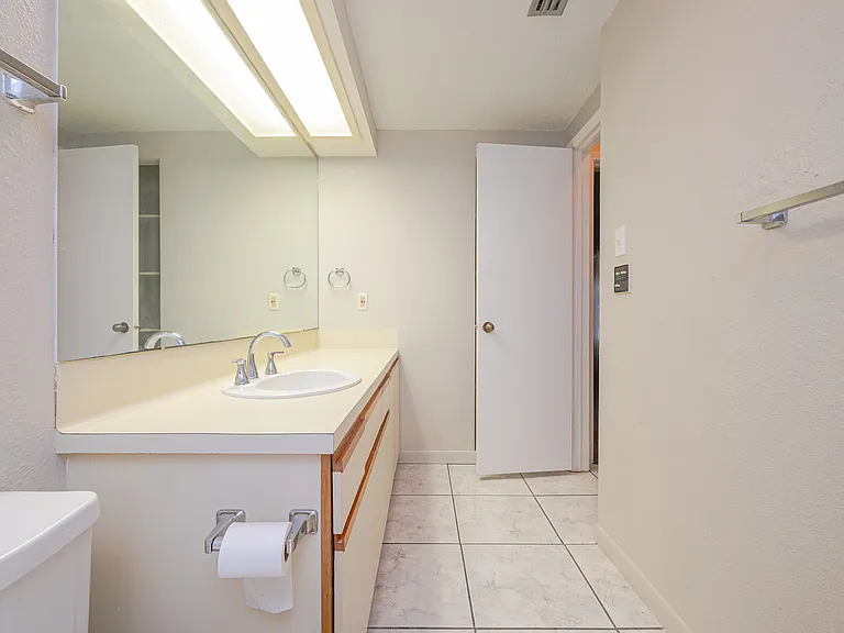 210 Oak Bay St #403 — Photo 14