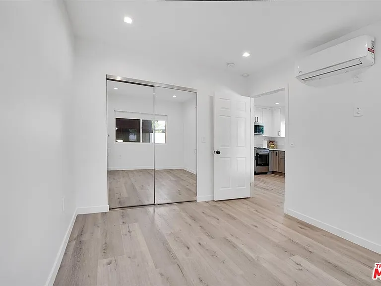 14644 Runnymede St — Photo 13