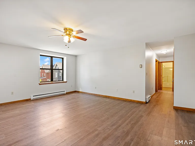 180 N Cherry St #15 — Photo 4