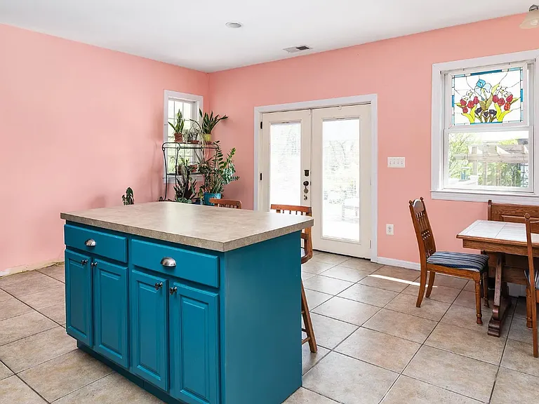 1097 Underwood Rd — Photo 17