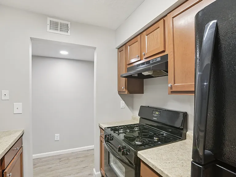 Twyckenham Apartments — Photo 25