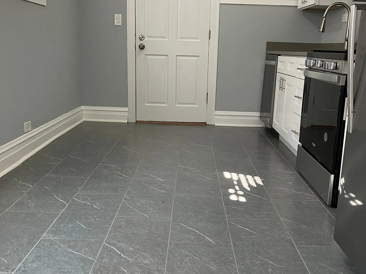 2506 N Laramie Ave — Photo 2