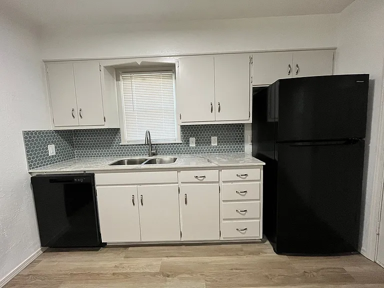3802 NW Arlington Ave — Photo 16