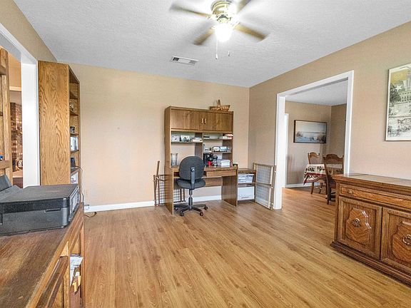 5th image of 502 Melissa Ct