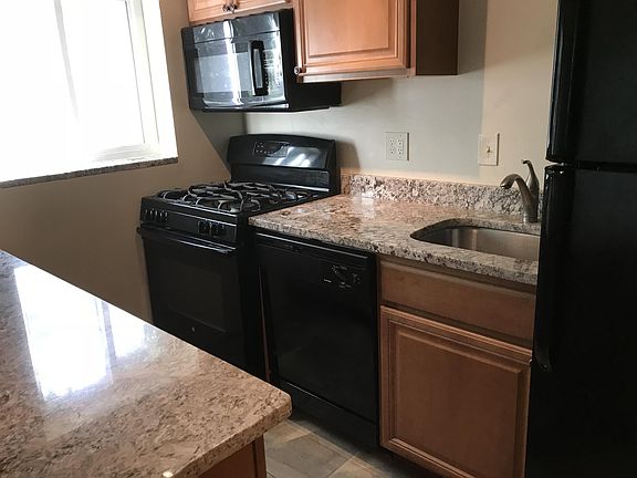 3rd image of 124 Lacrosse St #104