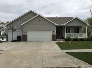 6900 N Steamboat Dr, Lincoln, NE 68521