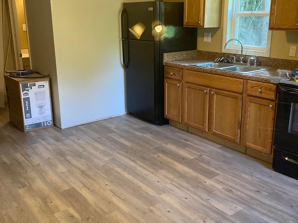Full Kitchen lots of cabinets