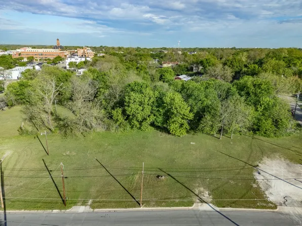 105 Wyatt St, Waxahachie, TX 75165