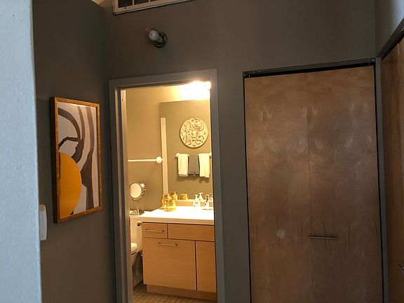 3rd image of 925 W Huron St APT 516