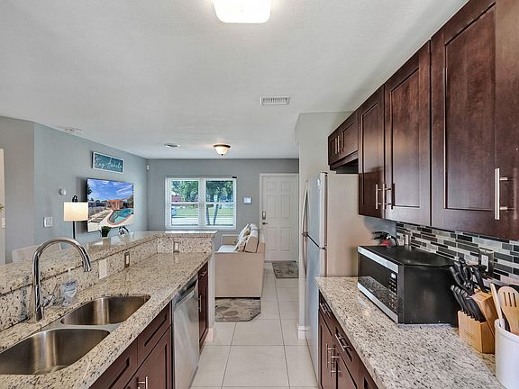 5th image of 3150 NE 12th Terrace