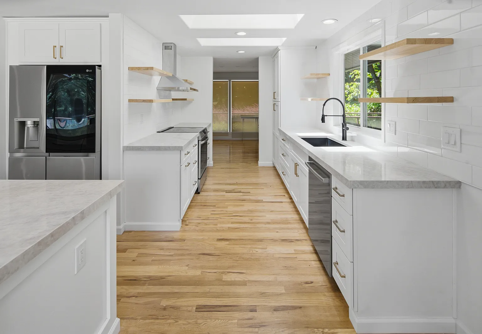 6 bed, 3125 sqft, $9,250 — Photo 4